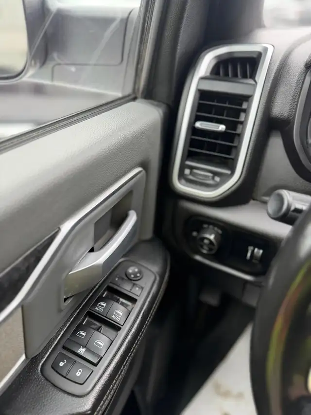 2022 Ram 3500 BIG HORN DIESEL / NO ACCIDENTS ! - Photo 19