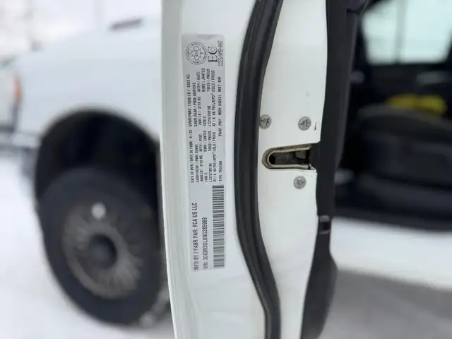 2022 Ram 3500 BIG HORN DIESEL / NO ACCIDENTS ! - Photo 21