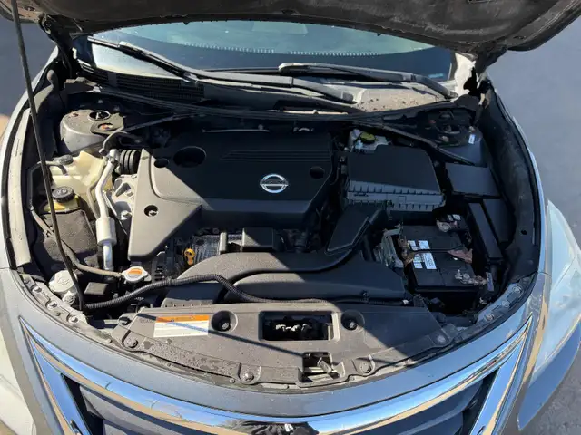 2015 Nissan Altima SL FWD / LEATHER LOADED - Photo 9