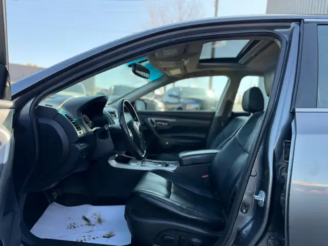 2015 Nissan Altima SL FWD / LEATHER LOADED - Photo 18