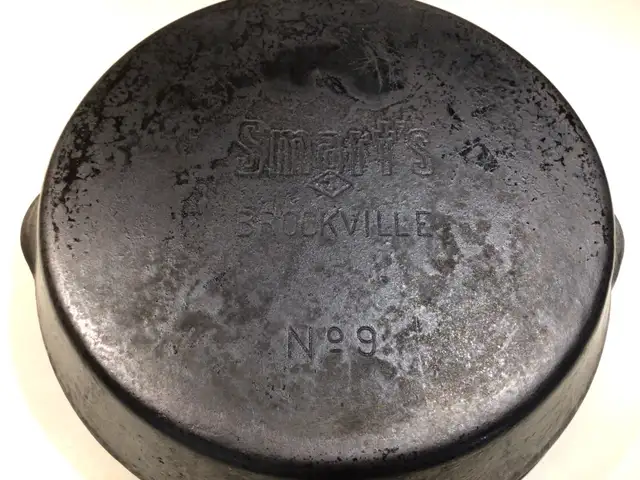 Vinatge Cast Frying pan - No #9 Smart’s Brockville - Photo 4