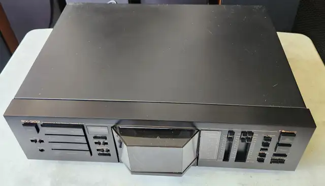 NAKAMICHI RX-202 AUTO REVERSE CASSETTE DECK - Photo 2