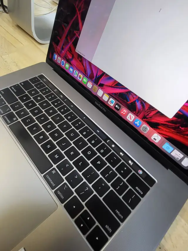RABAIS 50% Sur Les Macbook, 15' touchbar 479$