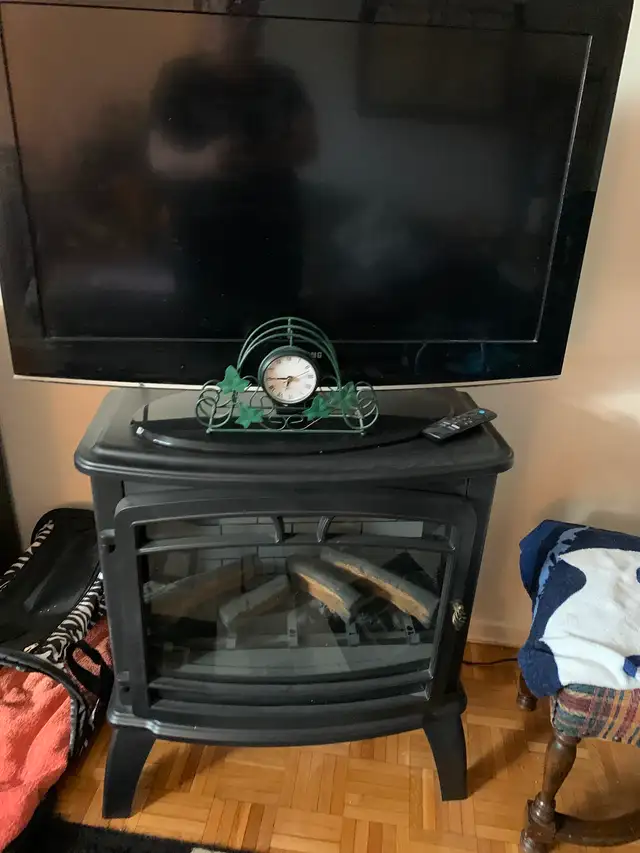 Moving sale, bedrooms set, paintings,lamps all need to go. - Photo 4