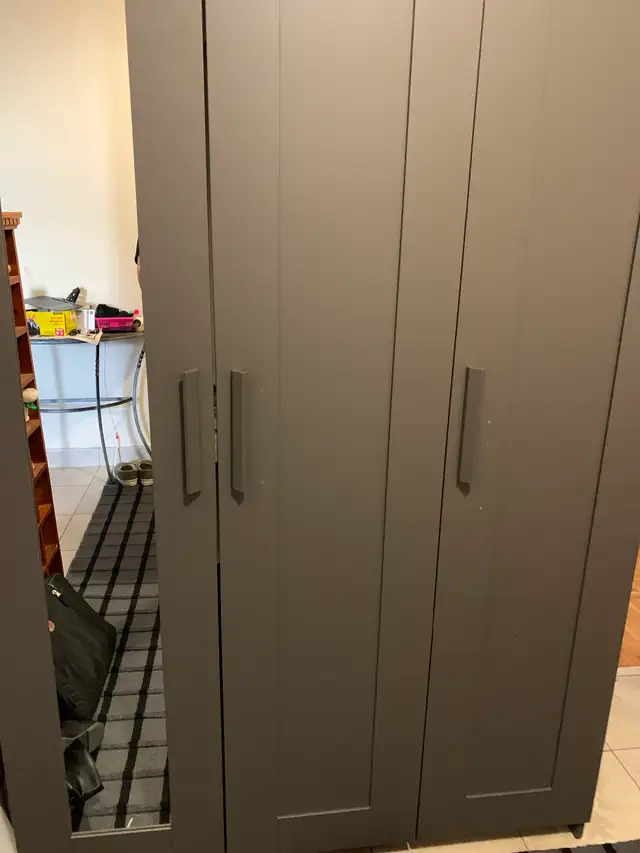 Moving sale, bedrooms set, paintings,lamps all need to go. - Photo 6