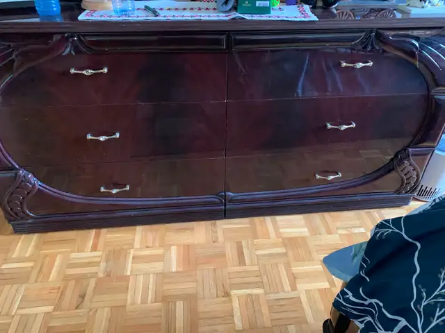 Moving sale, bedrooms set, paintings,lamps all need to go. - Photo 8