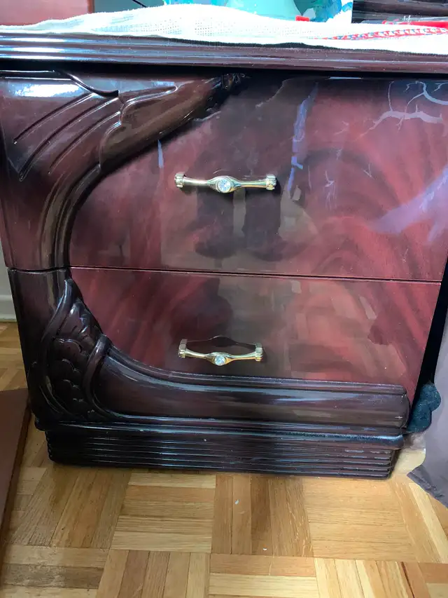 Moving sale, bedrooms set, paintings,lamps all need to go. - Photo 9