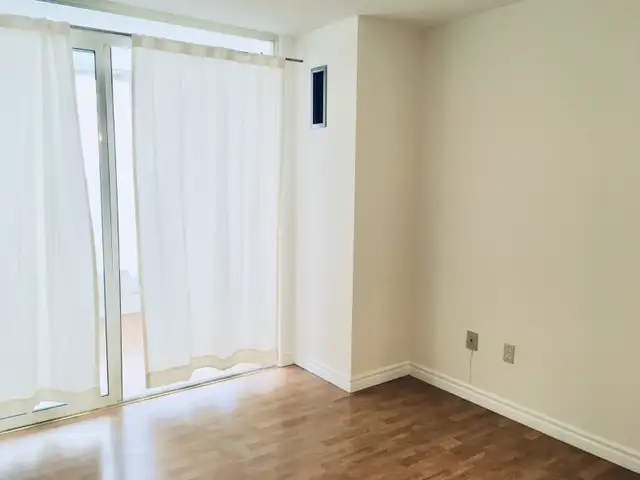 MISSISSAUGA CITY CENTRE LARGE ALL-INCLUSIVE SUITE AVAILABLE NOW - Photo 19