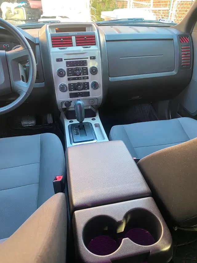 ford escape, 2011 xlt 3.0second owner 123160km - Photo 8