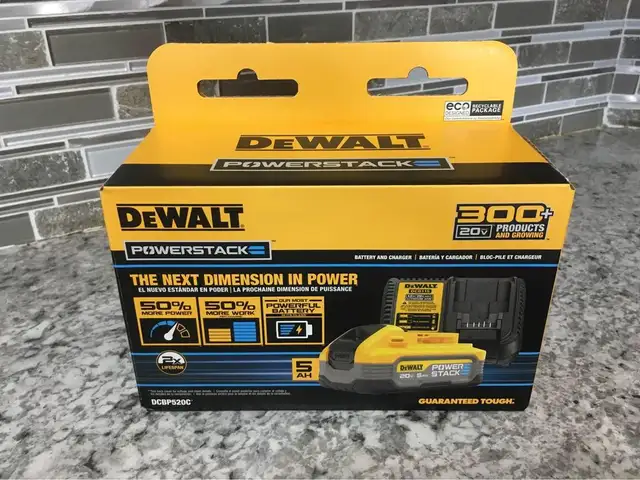 New Dewalt 20V Max 5AH PowerStack Battery & Charger Combo