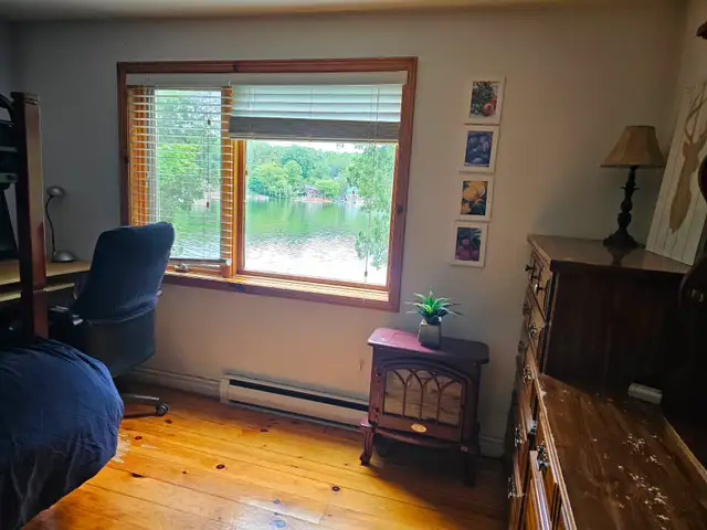 Furnished Room in Waterfront Home with Parking - Photo 5