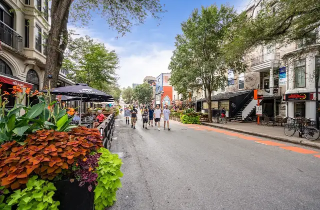 Furnished Studio Downtown - Available Immediately - Photo 9