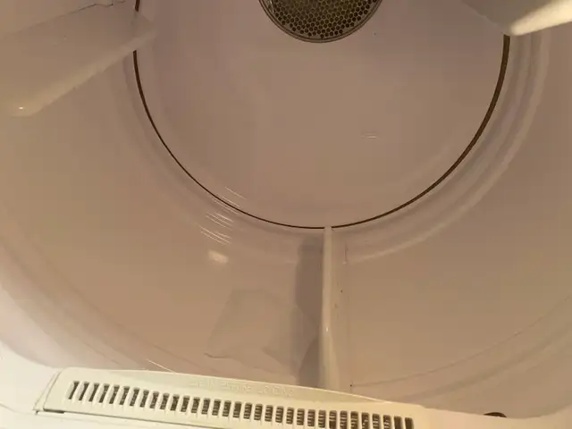 Maytag Washer/ Electric Dryer Set - Photo 5