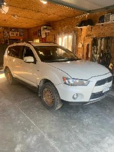 2013 Mitsubishi Outlander for parts