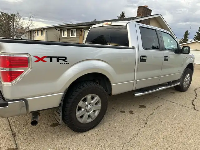 Ford 150 XLT - Photo 2