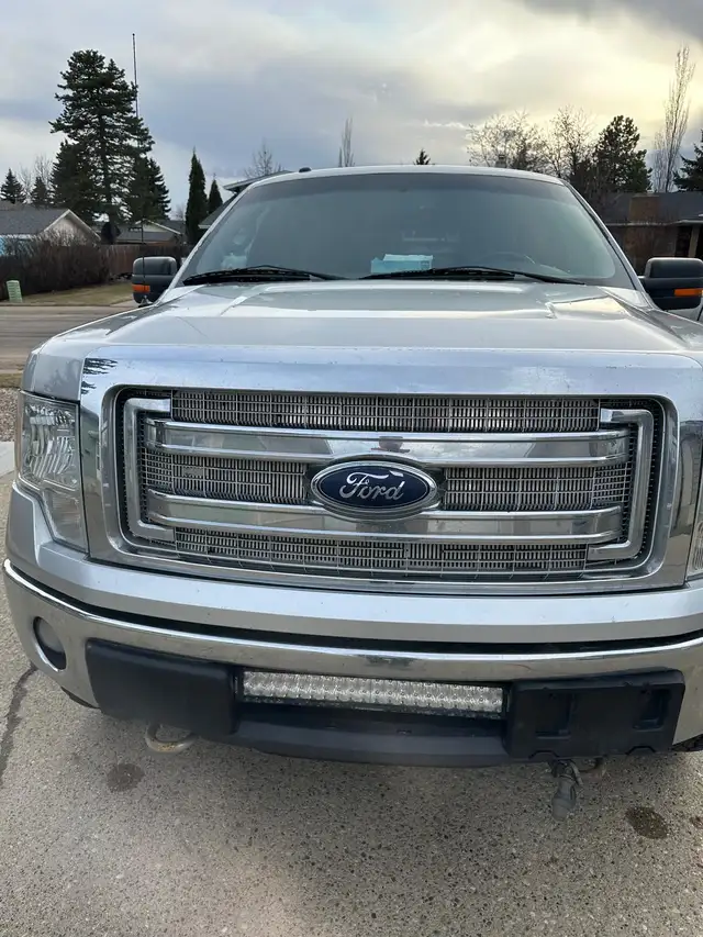 Ford 150 XLT - Photo 4