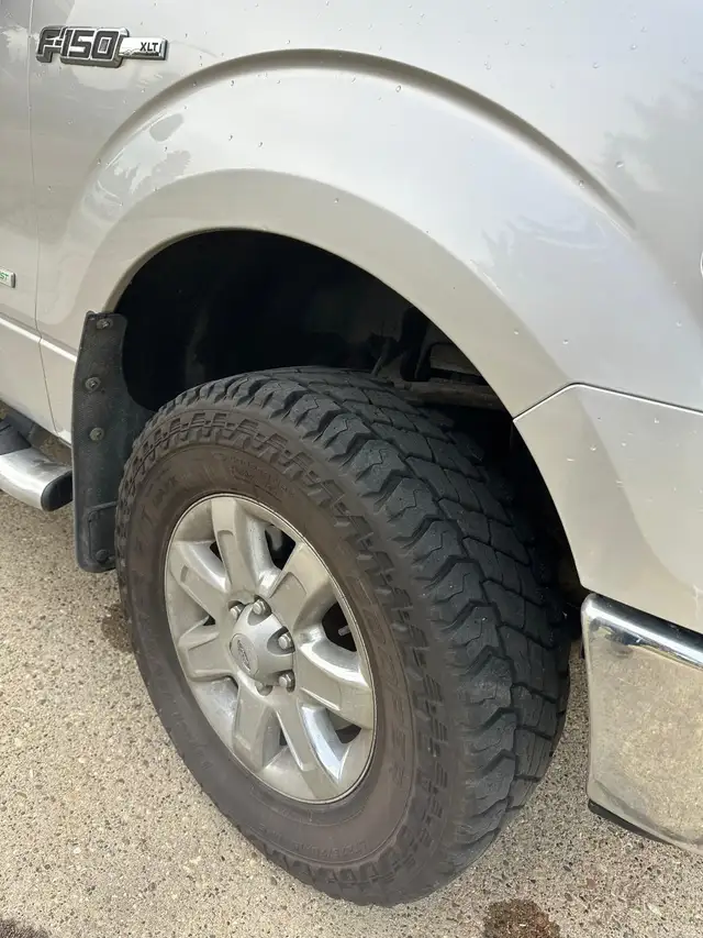 Ford 150 XLT - Photo 9