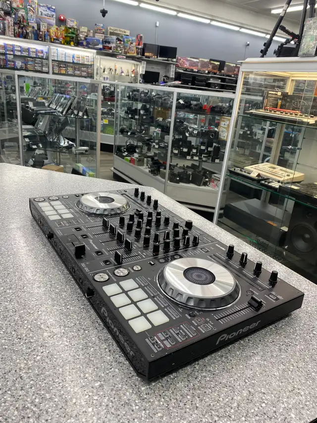 Pioneer 4-CHANNEL DJ Controller DDJ-SX2 - Photo 2