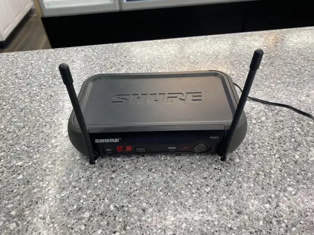 Shure PGX4 Wireless Diversity Receiver - Photo 2