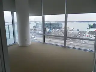 MARKET WAHRF: 2 Bedroom / 1 Bath Corner Condo For Rent Toronto - Photo 5