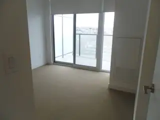 MARKET WAHRF: 2 Bedroom / 1 Bath Corner Condo For Rent Toronto - Photo 6