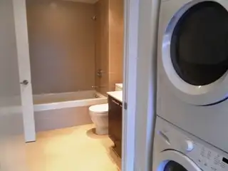 MARKET WAHRF: 2 Bedroom / 1 Bath Corner Condo For Rent Toronto - Photo 7