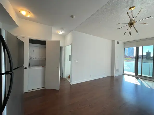 SPIRE: Bright 2Bedroom Condo For Rent Downtown Toronto w/PARKING - Photo 2