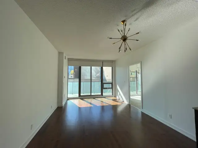 SPIRE: Bright 2Bedroom Condo For Rent Downtown Toronto w/PARKING - Photo 4