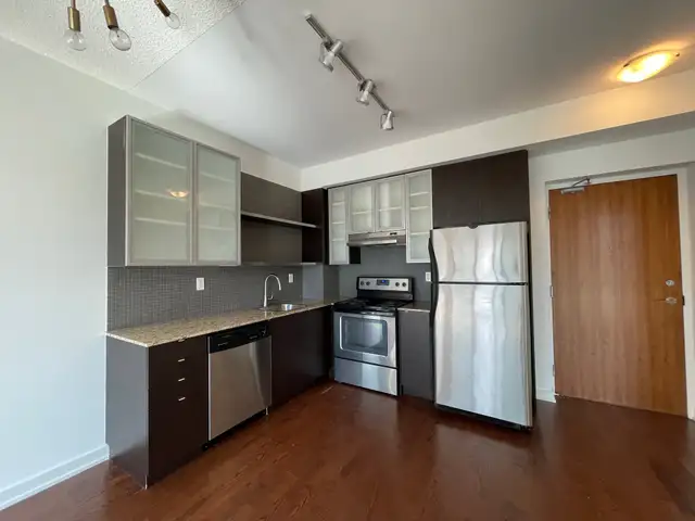 SPIRE: Bright 2Bedroom Condo For Rent Downtown Toronto w/PARKING - Photo 5