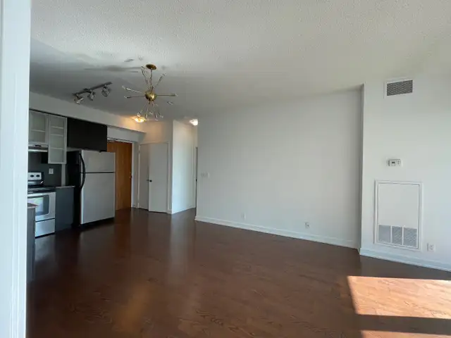 SPIRE: Bright 2Bedroom Condo For Rent Downtown Toronto w/PARKING - Photo 7