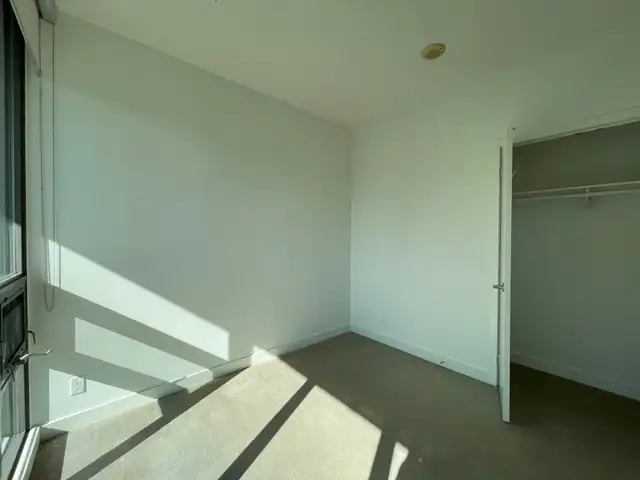 SPIRE: Bright 2Bedroom Condo For Rent Downtown Toronto w/PARKING - Photo 8