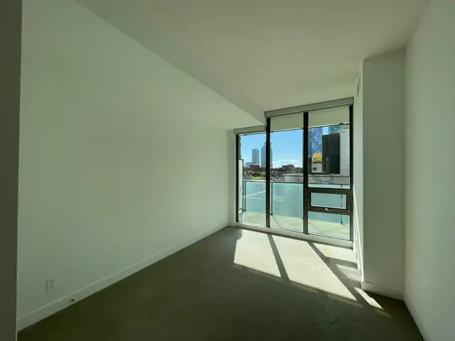 SPIRE: Bright 2Bedroom Condo For Rent Downtown Toronto w/PARKING - Photo 10
