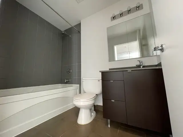 SPIRE: Bright 2Bedroom Condo For Rent Downtown Toronto w/PARKING - Photo 12