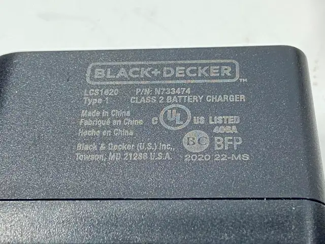 Black and Decker 20V MAX Lithium Battery Charger LCS1620. New - Photo 4