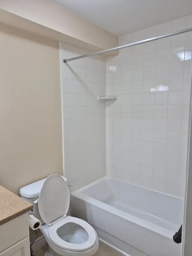 June. 1 BDR   a den. Elevator Parking, Clean and quiet building - Photo 10