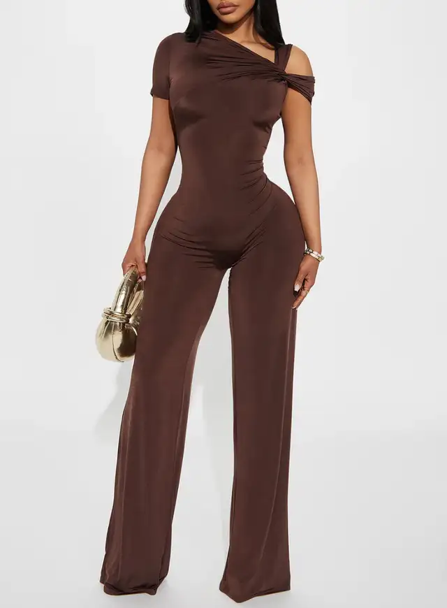 Seeking Talented Seamstress or Tailor for Women's Clothing - Photo 3