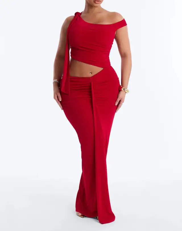 Seeking Talented Seamstress or Tailor for Women's Clothing - Photo 4