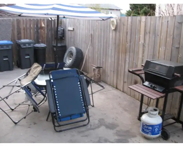 Furnished Room in Sylvan Lake Looking for Mature Roommate. 3 min - Photo 8