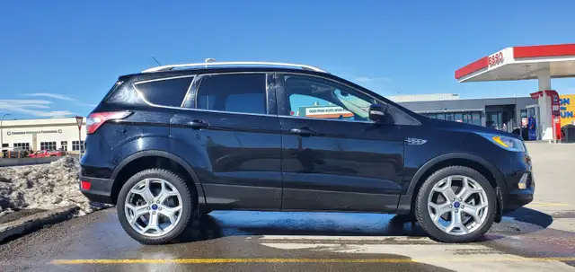 2017 Ford Escape Titanium - 2.0L, 4WD, Fully Loaded, RemoteStart - Photo 6