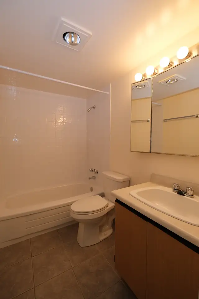 Studio Apartment Next to Seawall - Photo 7