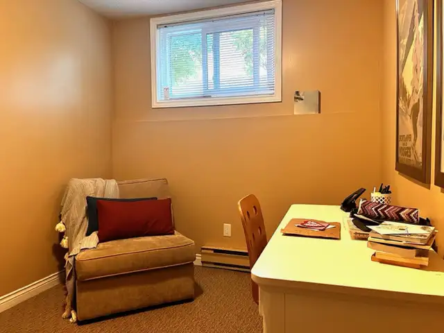 2 Bedroom apartment in modern clean 4-plex - Photo 2