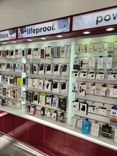 Unlocked iPhone 13 128 GB with one year warranty. - Photo 2