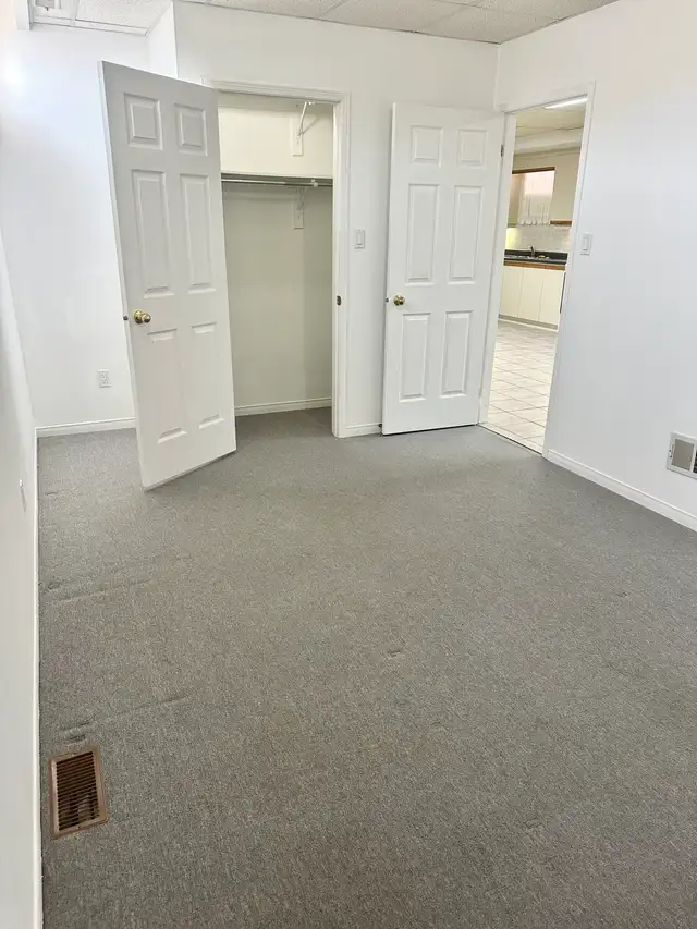 Large 2 Bedroom Bsmt – $2000 Utils & Parking – Dufferin/Eg - Photo 3