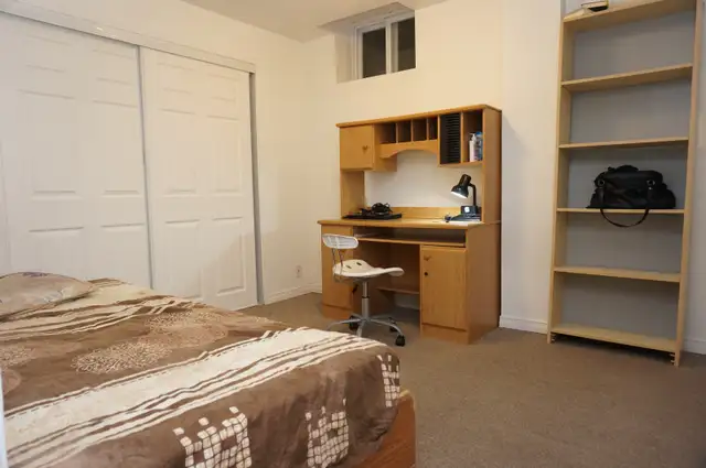 Room for rent in Bsmt-Util/Internet Included. - Photo 2