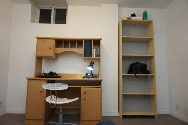 Room for rent in Bsmt-Util/Internet Included. - Photo 3