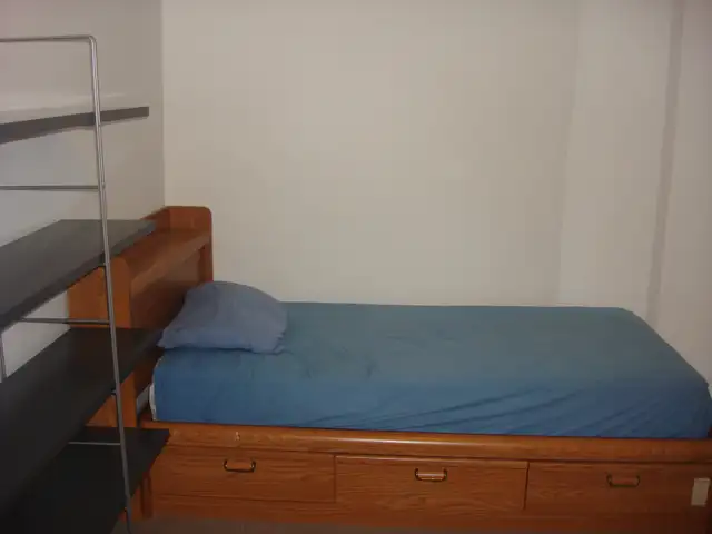 Room for rent in Bsmt-Util/Internet Included. - Photo 6