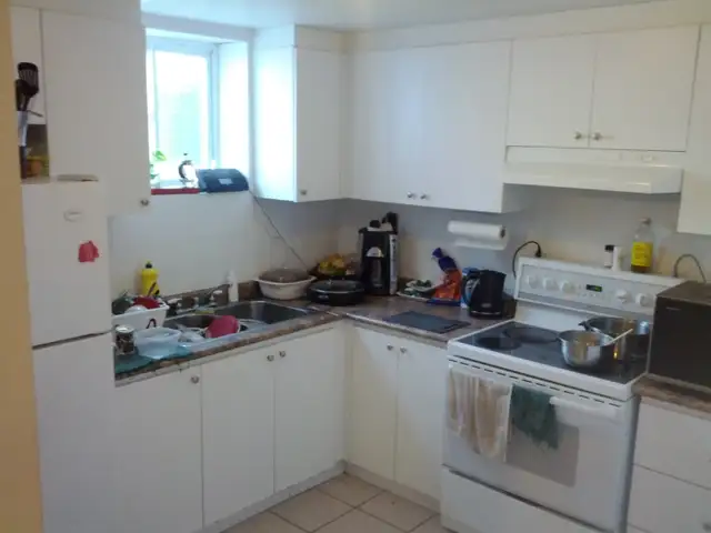 Room for rent in Bsmt-Util/Internet Included. - Photo 9