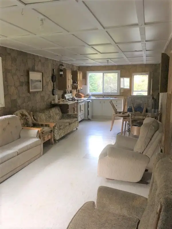 Recreational 100-acre property with cottage (Sundridge, ON) - Photo 10