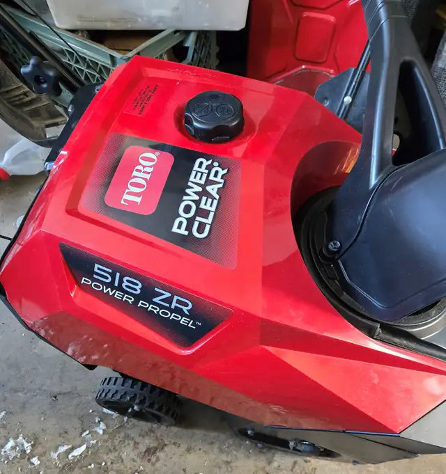 GAS SNOW BLOWER - Photo 3