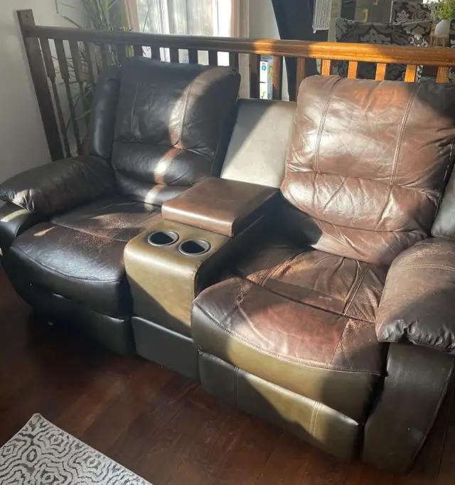 Free reclining sofa set – South End Guelph (pickup)